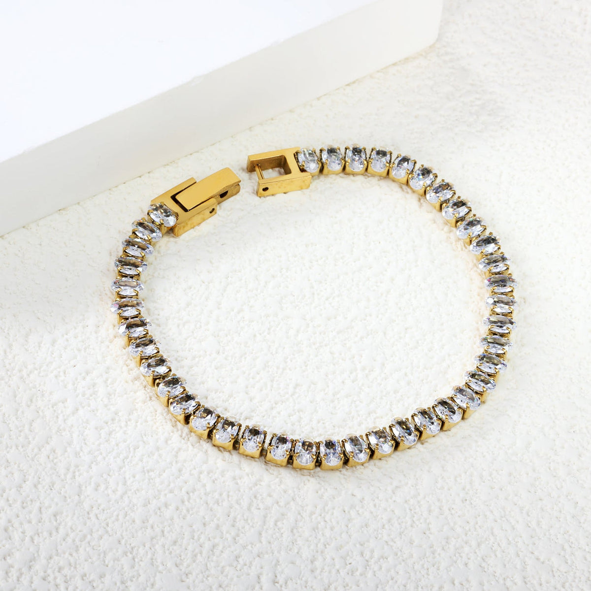 Diamond Saga Oval tennis bracelet
